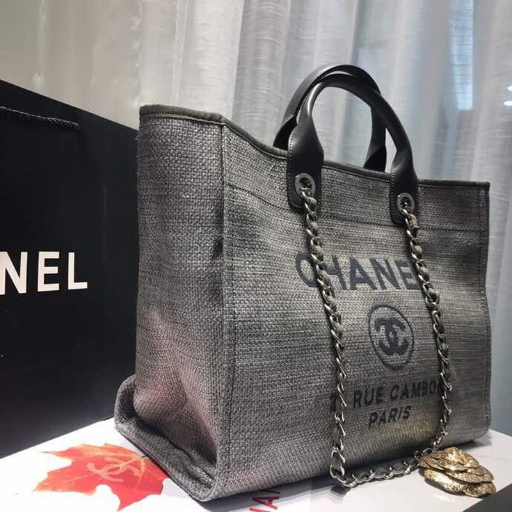 Description CC Deauville Tote Tweed Canvas Bag Fall/Winter Collection, Light Grey/ Dark Grey For Women 15in/38 cm Rep 1:1 Measurements: 38 x 30 x 18 cm / 15 x 11.5 x 7 inches (Length x Width x Height) Chain Light Grey/ Dark Grey Gold-toned hardware Include dust bag. This product is of the best quality. Baby Tote Bag, Vanity Bag, Mini Bucket Bags, Fall Winter Collection, Stylish Handbags, Evening Clutch Bag, Grey And Gold, Tote Backpack, Flap Bag