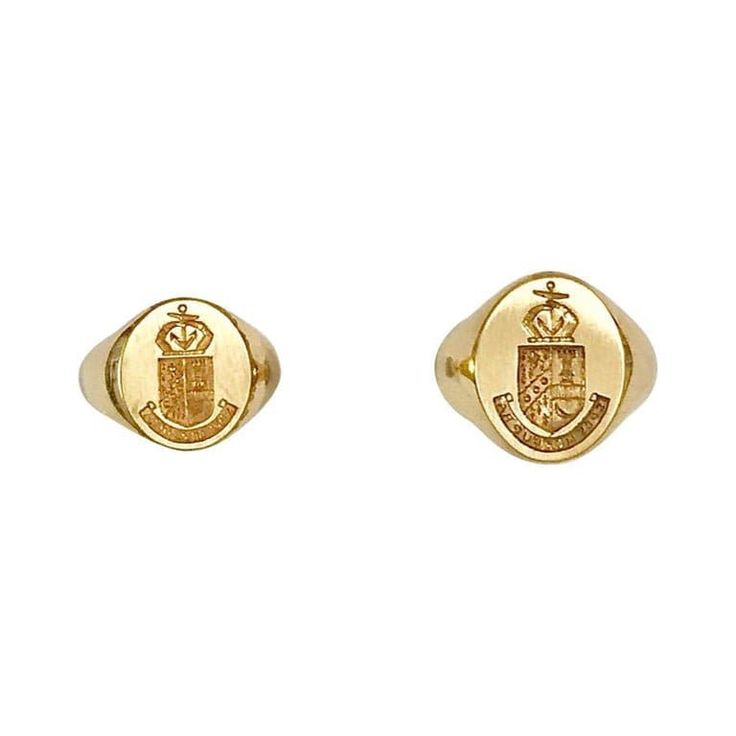 18 kt Yellow Gold Oval Family Crest or Signet Ring  Hand engraved with your family crest or Initials. A Timeless treasure ! Made to order. Comes with Wax Seal.  Ring can be made to any size Please contact me with any inquiries you may have. Best, Christina Addison Wax Seal Ring, Family Crest Ring, Family Crest Rings, Pinky Finger, Engraved Initials, Garnet And Gold, Emerald Cut Rings, Signet Rings, Gold Signet Ring