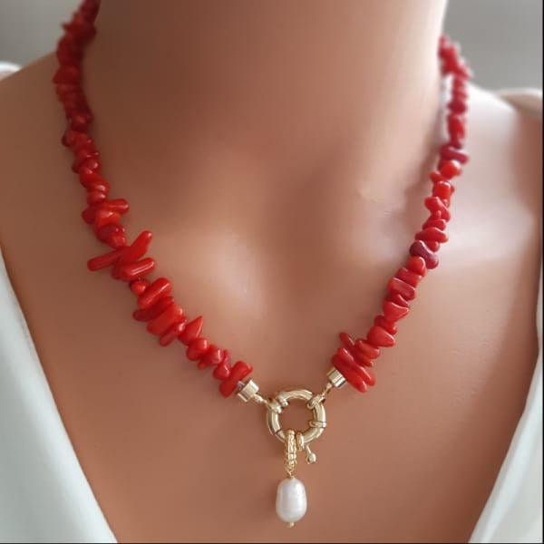 Size: 44cm Material: Coral Color: Red Pearl, representing elegance and love, and coral, representing luck and beautiful energy, are indispensable for every season. Make yourself and your loved ones happy with the coral necklace consisting of the impressive combination of pearl and coral. Standard size is 44 cm. Coral Jewelry Necklace, Lucky Necklace, Beautiful Energy, Coral Beads Necklace, Red Pearl, Necklace Bead, Red Necklace, Necklace Red, Coral Jewelry