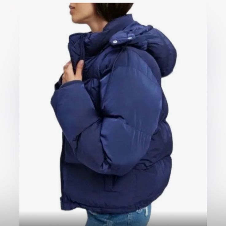 Nwt Good American Puffer Jacket Navy Blue Size Xs With Removable Hood Trendy Navy Outerwear For Winter, Blue Nylon Winter Outerwear, Navy Functional Outerwear For Fall, Blue Nylon Outerwear With Padded Collar, Navy Puffer Outerwear For Cold Weather, Blue Nylon Outerwear For Fall, Functional Blue Winter Puffer Jacket, Blue Down Puffer Jacket With Detachable Hood, Navy Hooded Puffer Jacket With Pockets