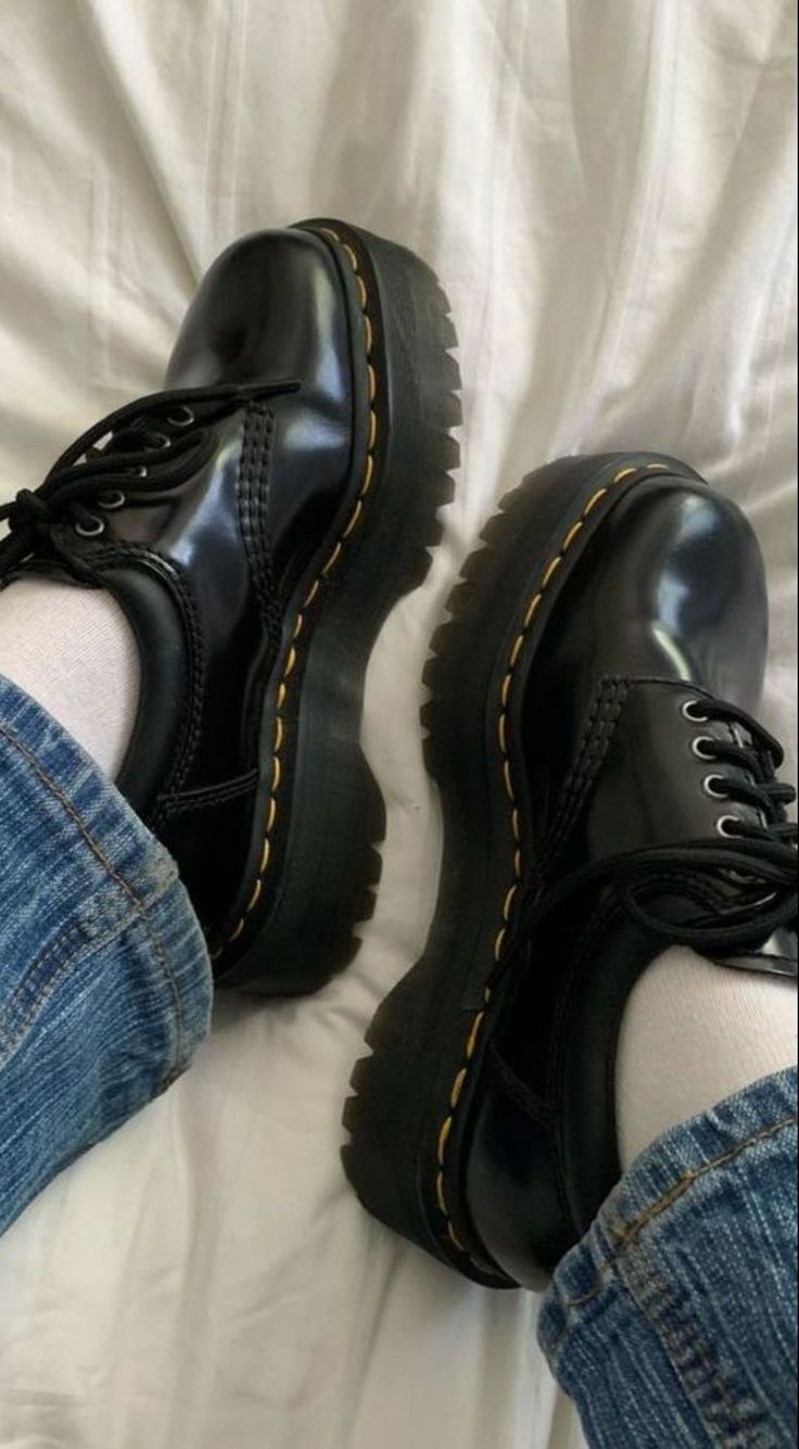 Dr Martens Shoes Aesthetic, 8053 Leather Platform Casual Shoes Outfit, Low Top Platform Docs, Dc Martens Platform, Doc Marten Platform Shoes Outfit, Dc Martens Aesthetic, Doctor Martens Aesthetic, Dr Martens 8053 Outfit, Doc Marten Aesthetic