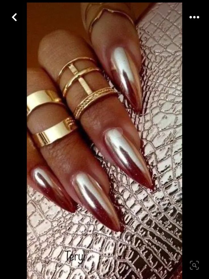 November Nails Ideas, Gold Chrome Nails, Chrome Nail Art, Chrome Nails Designs, November Nails, Mirror Nails, Chrome Nail, Metallic Nails, Luxury Nails