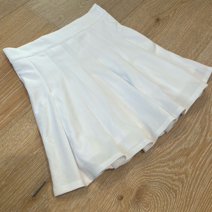 Brand New With Tags! Size Xs! Blue Rain Pleated Skirt From Francesca’s! Casual White Tennis Skirt For Party, Blue Rain, Pleated Skirt, Womens Skirt, Color White, Brand New, Skirt, Tags, Women Shopping