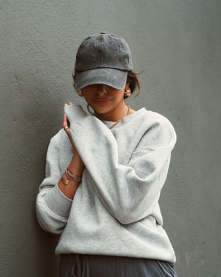 COSY CREW SWEATER IN GREY - thetstore_clothing Wardrobe Colour, Chilling At Home, Turkey Design, Ribbed Tank Tops, Boyfriend Tee, Clean Modern, Sport Socks, Sweater Accessories, Go Out