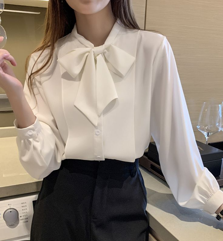 Fancy Shirt, Elegant Blouses, Chiffon Shirt, Casual Style Outfits, Work Casual, Look Fashion, Classy Outfits, Modest Fashion, White Shirt