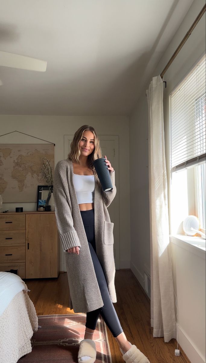 Working At Home Outfits, Casual Outfits To Wear At Home, Work From Home Fall Outfit, Cleaning Day Outfit, Rainy Fall Outfit Work, Comfortable Home Outfits, Cozy Work From Home Outfit, Spring Errands Outfit, Comfy House Outfit