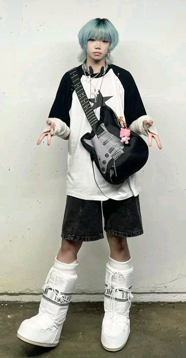 Mode Harajuku, Y2k Outfits Aesthetic, 2000s Japanese Fashion, 일본 패션, Tokyo Fashion, Y2k Outfits, Swaggy Outfits, Mode Inspo, Grunge Style