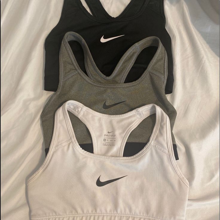 Nike Pros And Sports Bras, Nike Sports Bras Collection, Sport Bras Aesthetic, Bras And Things, Cute Sport Bras, Nike Sports Bra Aesthetic, Nike White Sports Bra, Sports Bras Aesthetic, Nike Clothes Women