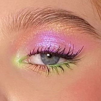 80s Eyeliner Makeup Ideas, Make Up Inspo Colorful, Light Colorful Makeup, Flora Makeup Look, Colorful Soft Makeup, Pink Makeup Blue Eyes, Fun Easy Eye Makeup, 80s Makeup Ideas, 80s Make Up Look