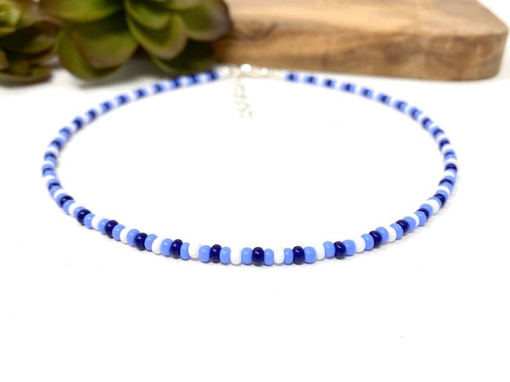 Blue And White Necklace Beads, White And Blue Beaded Necklace, Blue Seed Bead Bracelet Ideas, Beads Bracelet Design Blue, Navy Blue Beaded Bracelet, Blue And White Beaded Bracelet, Blue And White Beaded Necklace, Glass Seed Bead Necklace Ideas, Blue Bead Bracelet Ideas