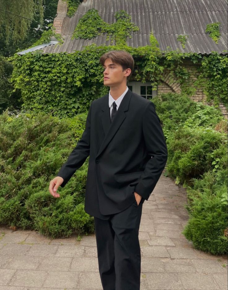 Farewell Outfits, School Farewell, Men Formal Outfit, Gentlemen Fashion, Ball Outfit, Outfits For Boys, Formal Clothes, Classy Suits, Dress Code Wedding