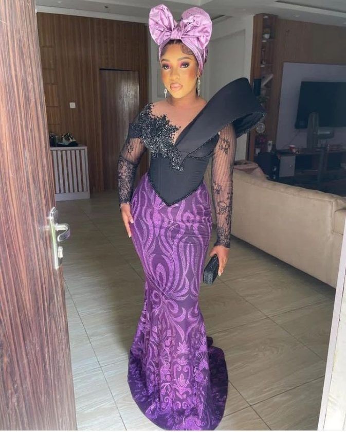 Latest and Stunning Asoebi Styles to Rock. Latest Corset Asoebi Styles, Corset Asoebi Styles Lace, Ashoebi Gowns Lace Styles, Corset Lace Asoebi Dress, Latest Lace Styles For Ladies, Decent Asoebi Lace Styles, Styles For Lace Gown Asoebi, Gele Styles For Asoebi, Lace Fashion Asoebi