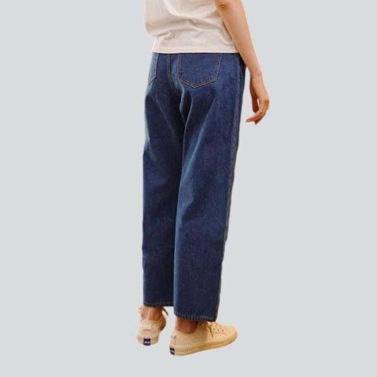 Experience the 90s in a whole new light with our stylish and chic elevated-waisted baggy jeans from the 2023 Spring Collection! Crafted with a medium washed denim. these jeans offer a unique silhouette perfect for any summer day. With a zipper and button closure. you'll get the perfect fit every time.Distinctive Features: 90s Style: Get a blast from the past with this classic 90s vibe. Medium Wash: Mid-washed denim offers a subtle. laid-back look. Baggy Fit: Enjoy a relaxed fit type that's perfe Relaxed Fit Jeans With Frayed Hem For Everyday, Relaxed Fit Jeans With Frayed Hem In Recycled Denim, Relaxed Fit Recycled Denim Jeans With Frayed Hem, Recycled Denim Jeans With Frayed Hem And Relaxed Fit, Summer Washed Blue Rigid Denim Flare Jeans, Trendy Everyday Cropped Denim Jeans, Trendy Cropped Denim Jeans For Everyday, Baggy Denim Blue Cropped Jeans, Everyday Jeans With Frayed Hem In Recycled Denim