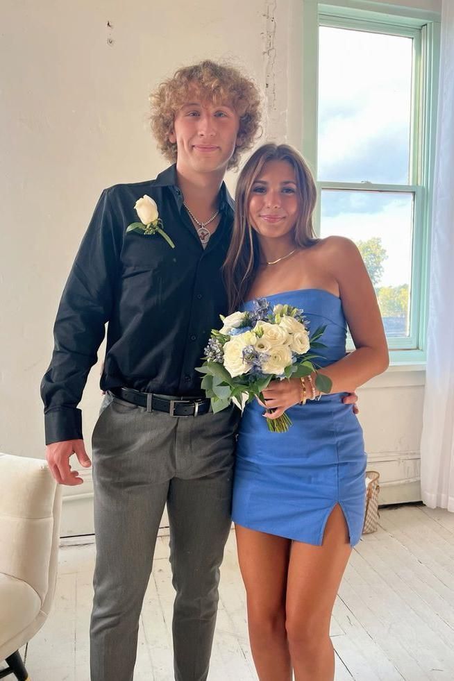 Royal Blue Tight Homecoming Dress Blue Dress Hoco Couple, Navy Blue Homecoming Dress Couple, Matching Hoco Dress And Suit, Homecoming Blue Couple, Hoco Red Dress Couple, Bf And Gf Homecoming Pictures, Silver Hoco Couple, Hoco Looks For Guys, Hoco Boyfriend Pictures