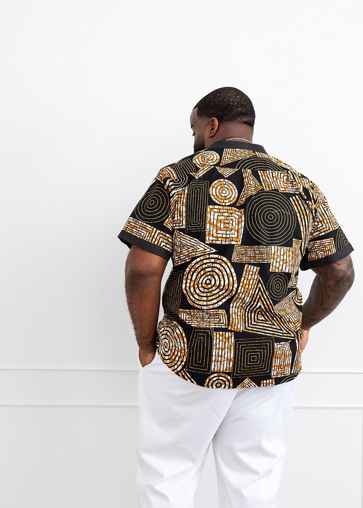 Style #M2023BBG Our unique Olu Button-Up in Black Brown Geometric is perfect for the modern man interested in looking stylish while incorporating African print. Description: 100% Cotton, African wax print with solid trimming inside collar, cuff, and top of chest pocket Designed in USA, Imported Care Instruction:Machine wash cold. Use mild detergent.Do not bleach. Hang to dry. Iron if needed Model's Information: Size: M | Height 6’ | Chest 38” | Waist 33” African Print Shirt, African Print Clothing, African Clothing For Men, African Wax Print, Mens Short Sleeve Shirt, Men Shirt, Wax Print, African Dress, Modern Man