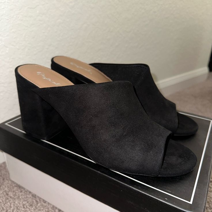 Size 7 Women’s Black Heels With Cute Cutout. Brand New And Never Worn With No Flaws! Casual Heels With 4-inch Heel For Night Out, Black Mules With 4-inch Block Heel, Black Suede Mules With Block Heel, Casual Heels With Padded Heel For Night Out, Casual Evening Heels With Stacked Heel, Black Sandals With Stacked Heel For Fall, Black Mules With 4-inch Wedge Heel, Black Wedge Mules With High Heel, Trendy Black Mules With 4-inch Heel