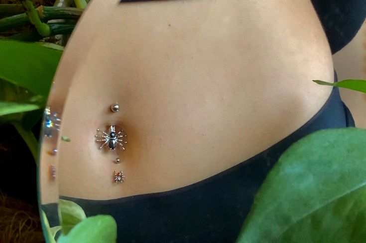 Details : - 316L Surgical Steel - Black Cubic Zirconia -1.6 mm Thickness - 10 mm Length sold as a single piece *for safety and hygienic precautions, body jewelry cannot be returned* Belly Jewelry, Navel Piercing, Black Spider, Belly Piercing, Belly Button Piercing, Navel Rings, Snake Ring, Cz Jewelry, Belly Ring