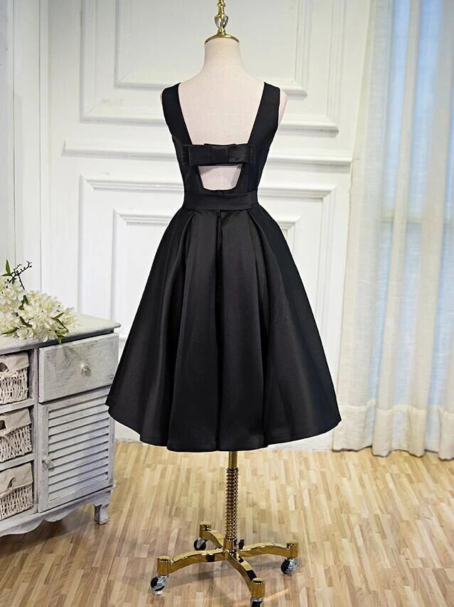 Lovely Simple Black Satin Knee Length Party Dress, Prom Dress Knee Length Party Dresses, Homecoming Dresses Green, Knee Length Evening Dress, Prom Dress Pictures, Lavender Bridesmaid Dresses, Satin Noir, Color Rush, Dresses 2020, Dress Prom