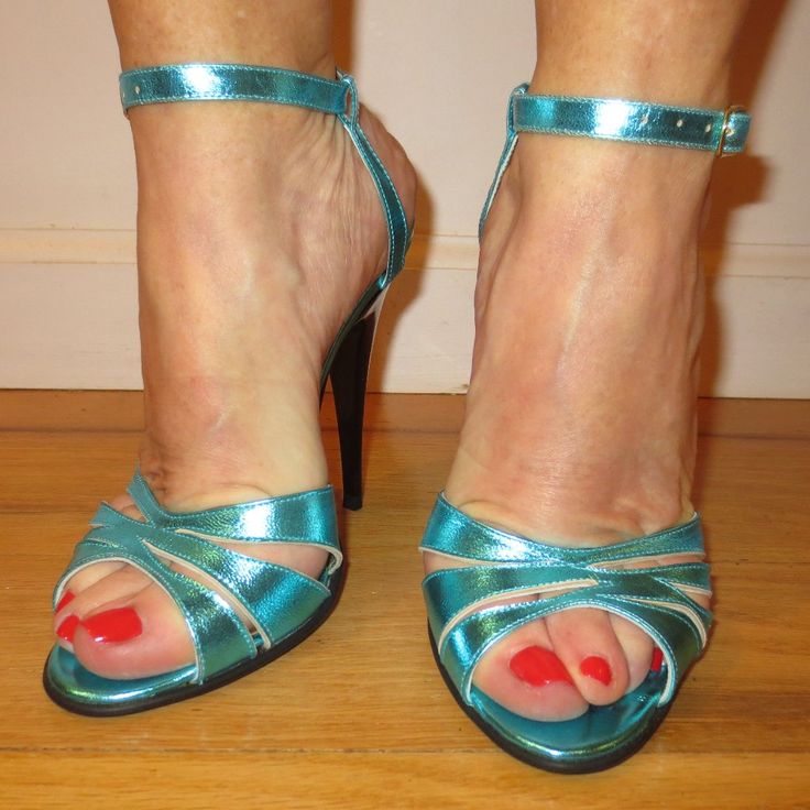 New, In The Box, Fuss, Made In Italy, Metallic Turquoise Ankle Strap Stiletto Heel Sandals Size 35 (5) These Are Unbelievably Beautiful Colored Sandals. Ive Never Seen Such A Perfect Color Blue, They Fit Like A Glove And Are Therefore Easy To Walk In . The Design Of The Ankle Strap Hugs The Ankles In The Most Sexy Way., I Dont Know Why Im Even Selling These Because They Are So Beautiful. If I Dont Get A Decent Price For Them Ill Just Keep Them, These Are Sold Out. They Are Full 5 Inch Stiletto H Blue Strappy Sandals For Formal Occasions, Fitted Blue Sandals With Heel Strap, Blue Strappy Sandals For Evening, Blue Strappy Sandals For Party, Blue Fitted Sandals With Ankle Strap, Blue Strappy Heels For Evening, Blue Strappy Evening Sandals, Turquoise Open Toe Sandals For Party, Chic Turquoise Heels For Evening