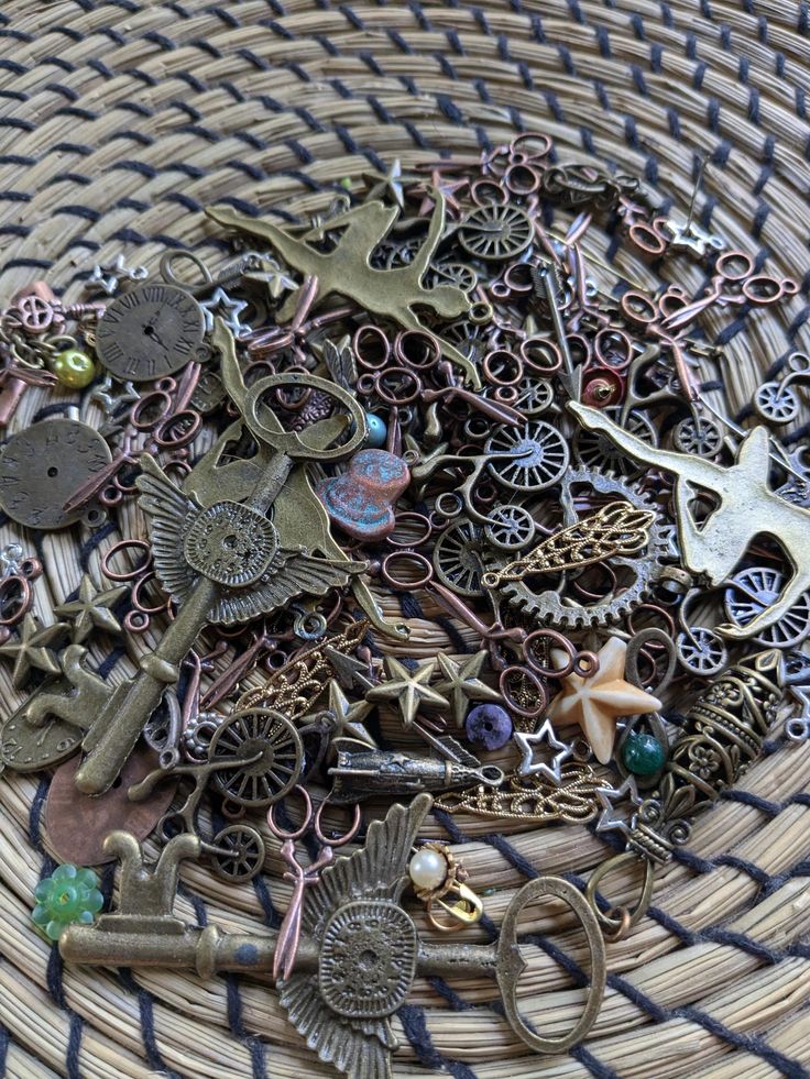 Bag of bronze toned charms . You could create several amazing steampunk  or vintage style pieces with these diverse charms. You will not get a random assortment, but exactly what is in the photo.  6 oz SPC-789 Steampunk Moodboard, Steampunk Flowers, Steampunk Goth, Style Steampunk, Steampunk Fashion, Labour Day, Vintage Style, Accessory Gift, Vintage Fashion