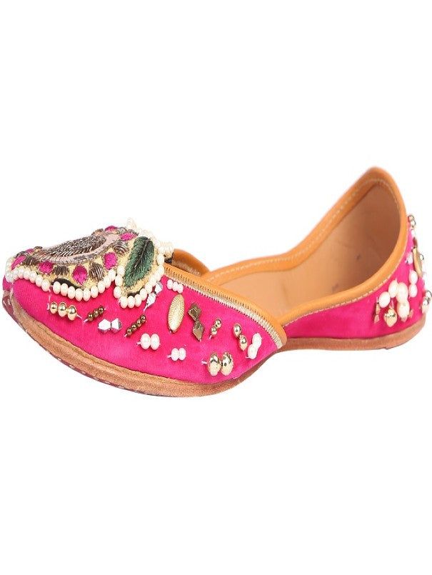 Allow us to add some glamour to your outfits with this splendid pair. A pair created with love for indian traditional designs. Spade motif embroidered with different kinds of threads and dabka work, patched on a hot pink base, gives the neckline a unique look. The back of the jutti is embellished with multi sized beads in gold and silver. These could be worn with a pink outfit or you can pair them up with contrasting colors! Color: Hot Pink Fabric: Leather Upper- Leather - leather lining cushion Dabka Work, Hot Pink Fabric, Shiny Shoes, Embroidered Velvet, Indian Traditional, Pink Velvet, Pink Outfit, Flat Espadrille, Pink Fabric