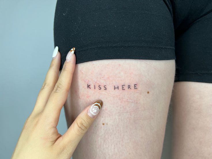 Kiss
Kiss here
😘 
Script tattoo 
Script Scar Like Tattoo, Tattoo On Scar, Kiss Here Tattoo, Scars Tattoo, Tattoo Over Scar, Script Tattoo, Health Tattoo, Scar Tattoo, U Kiss