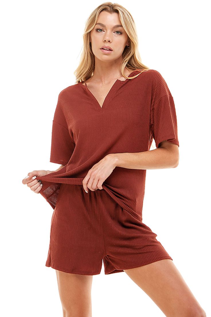 Women's Ribbed Knit Pajama Sets Short Sleeve Top and Shorts 2 Piece Loungewear Sweatsuit Outfits with Pockets Made in USA , 96% Polyester 4% Spandex, Soft fabric Relaxed and Loose fit loungewear set The elastic waistband allows you to cinch your waist as much or as little as you like and the top can easily be worn tucked inside or left hanging for a more casual look With lots of us working from home these days, it's a perfect choice for the day to day wear. Fit for casual, daily, vacation, pajam Casual Work From Home Outfits, Style A Scarf, Sweatsuit Outfits, Lounge Wear Set, Deep Autumn, Cozy Lounge, Camisole Dress, Night Suit, Mini Dress Casual