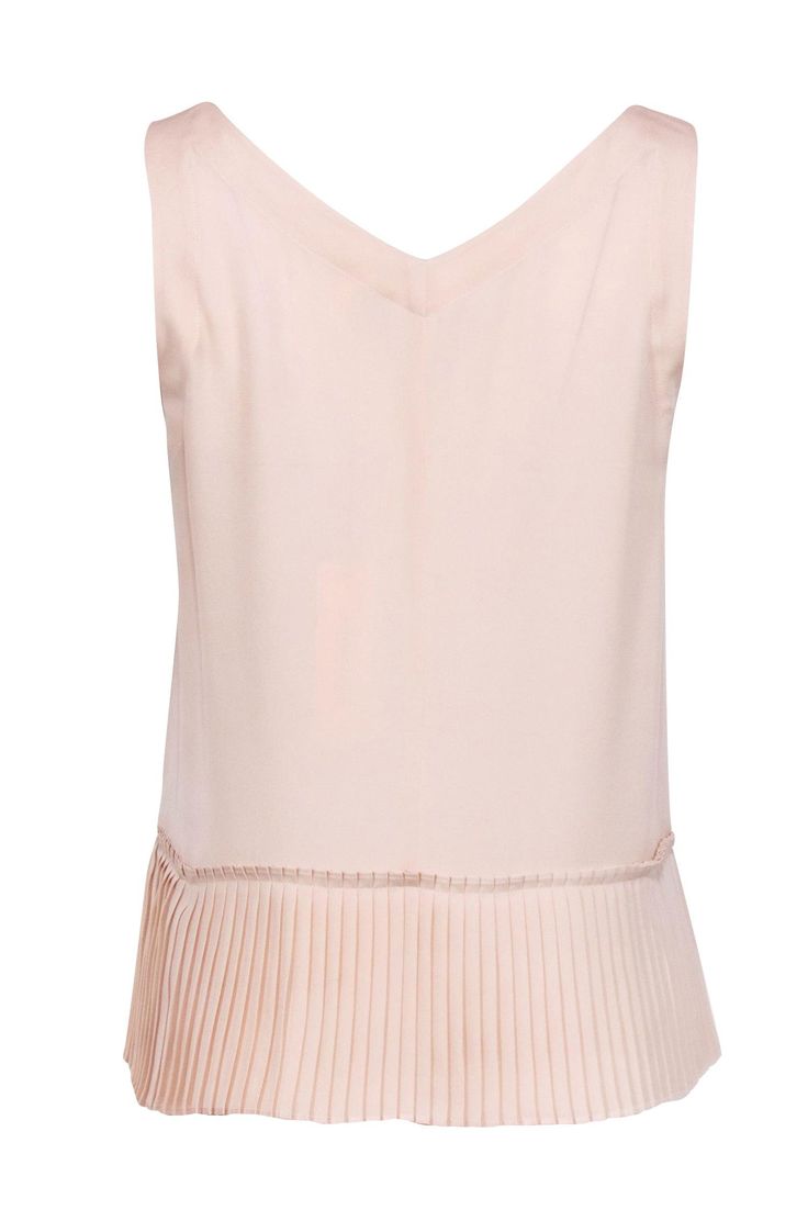 Get this fresh and feminine tank from Rebecca Taylor to add something special to your essential wardrobe! This soft and silky tank is perfect for layering during the fall or flaunting on it's own during the warmer seasons. Whenever you decide to rock this pleated hem tank, you will look and feel like a true fashionista! Size 2 100% Silk Unlined V-neckline Sleeveless Pleated bottom detail Bust 35" Waist 34" Shoulder to hem 23" Elegant Spring Vest Top, Elegant Vest Top For Spring, Chic Spring Tank Vest, Chic Cami Vest For Spring, Feminine Sleeveless Blouse Tank Top For Spring, Feminine Spring Camisole For Layering, Spring Sleeveless Camisole, Elegant Tank Top For Spring, Spring Sleeveless Layering Camisole