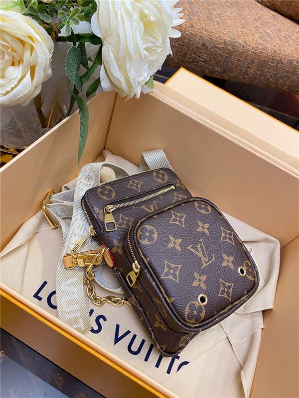 Size: Standard Size It comes with Dust box, Care manual, Tag, and Paper bag. Luxury Leopard Print Rectangular Bag, Handbag Ideas, Retirement Strategies, Luxury Bags Collection, Fashion Diva, Bag Handle, Diva Fashion, Top Collection, New Handbags