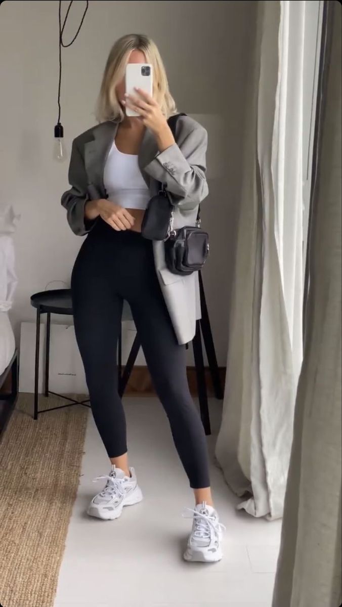 blazer, leggings, outfit of the day, ootd Leggins Outfit, Best Travel Outfits For Women, Travel Outfits For Women, Airport Outfit Ideas, Outfits Leggins, Outfit Airport, Flight Outfit, Leggings Outfit Casual, Airport Outfits