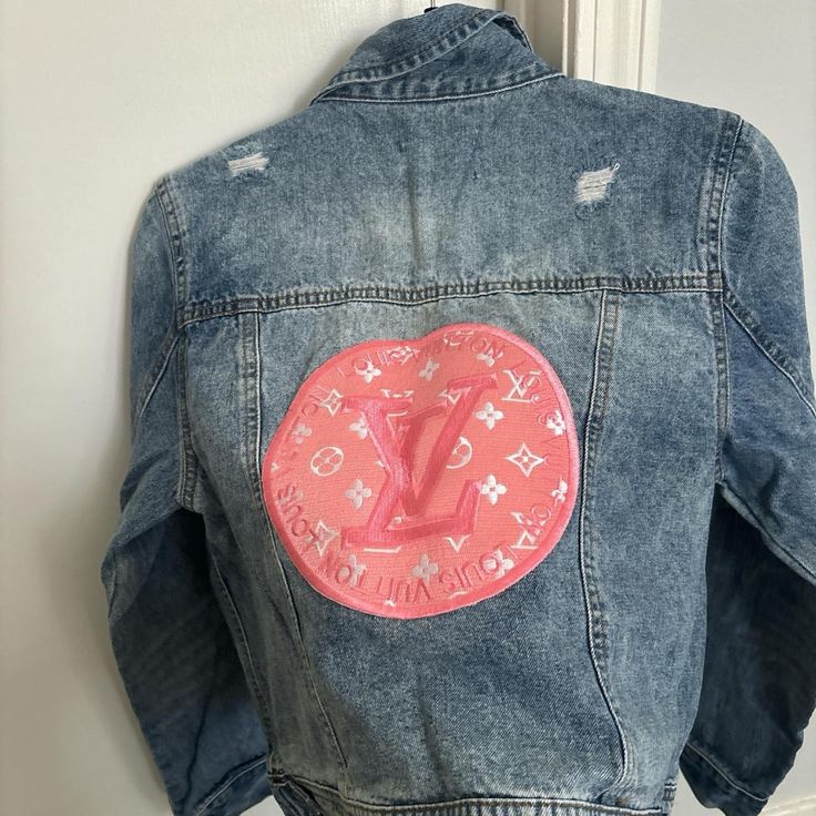 New Without Tags Pink Denim Outerwear For Streetwear, Pink Denim Jacket For Spring Streetwear, Pink Denim Jacket With Pockets, Pink Denim Jacket For Streetwear, Trendy Fitted Pink Denim Jacket, Trendy Pink Denim Outerwear, Pink Fitted Denim Outerwear, Fitted Pink Denim Outerwear, Upcycled Lv