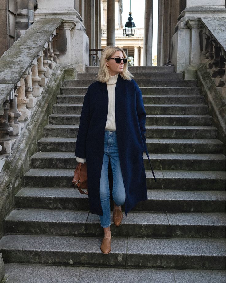 Navy Blue Coat Outfit, Navy Coat Outfit, Blue Coat Outfit, Mantel Outfit, Emma Hill, Winter Coat Outfits, Navy Blue Coat, Jessie James Decker, Navy Coat