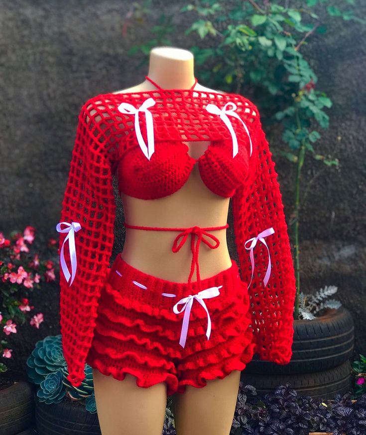 -Red bow set available‼️🎀😍🛍 (Hips 38-44) Crochet Clothing Projects, 2 Piece Short Set Outfit, Crochet Fits, Crochet Short Dresses, Crochet Outfits, Crochet Bottoms, Crochet Edging Patterns, Mode Crochet, Crochet Business