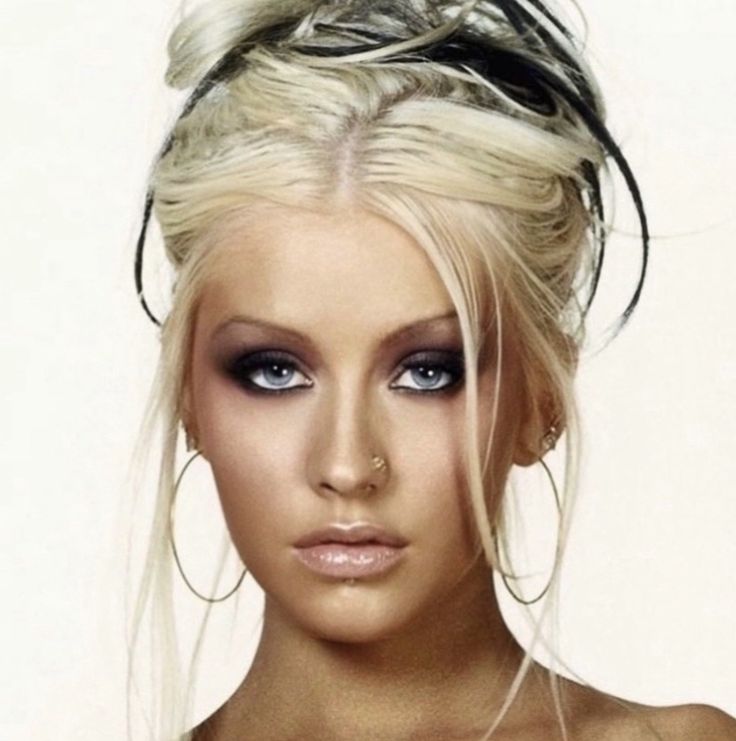 Christina Aguilera 2000s, 2000s Makeup Looks, Y2k Makeup, Y2k Hair, 90s Makeup, Christina Aguilera, Staten Island, 2000s Fashion, Pretty Makeup