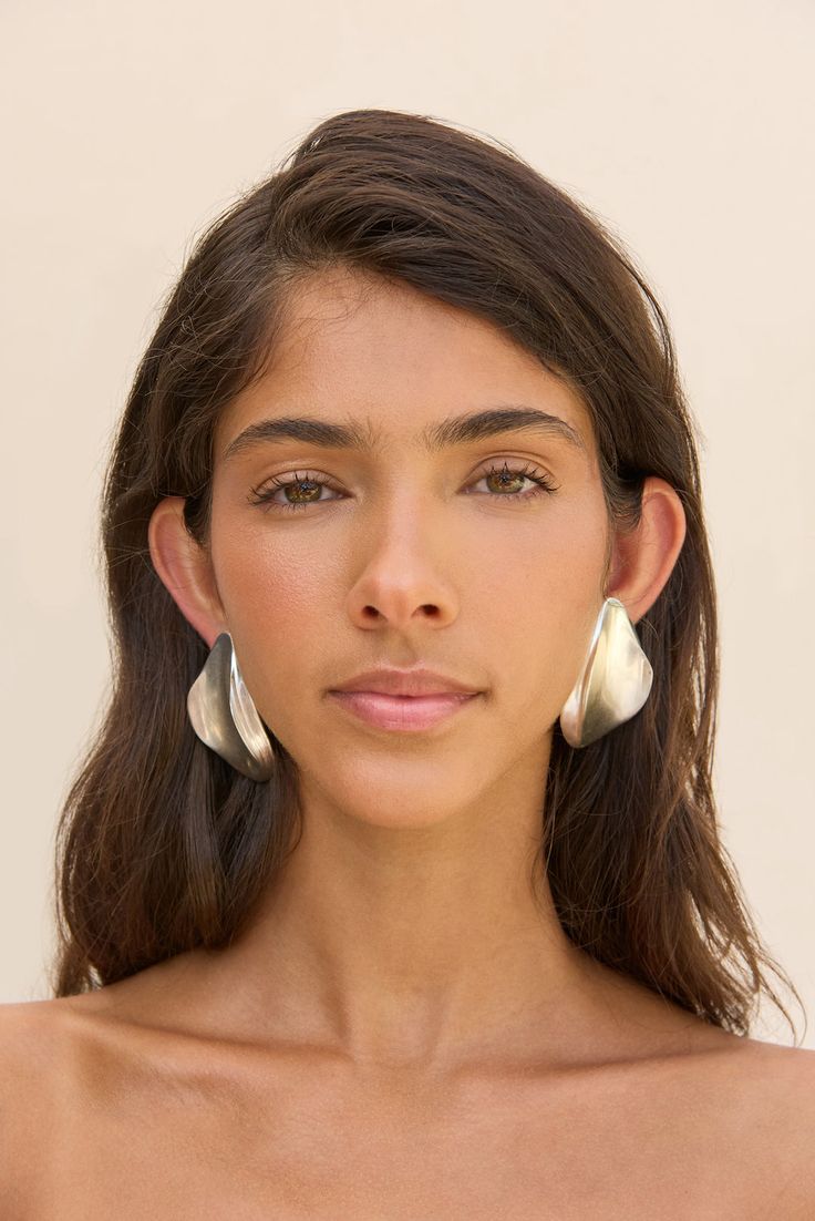 Designed from the shape of a flower petal, the Erin Earring is a silver-toned brushed brass clip-on style. — Silver-toned brushed brass — Clip-on — Lightweight Metal Clip-on Earrings With Polished Finish, Silver Statement Earrings, Earring Silver, Silver Jewelry Earrings, Statement Earring, Flower Petal, Antique Earrings, Kids Sandals, Accessories Jewelry Earrings