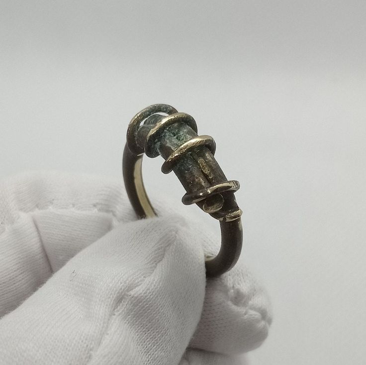 Material ring in oxidized brass Hand Forged Bronze Metal Rings, Hand Cast Bronze Brass Rings, Vintage Hand Forged Bronze Ring, Bronze Hand Cast Brass Rings, Vintage Hand-forged Bronze Rings, Bronze Brass Open Ring, Antique Bronze Hand Cast Ring, Hand Cast Bronze Rings, Antique Open Ring In Metal