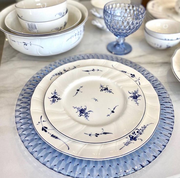 a table topped with blue and white dishes