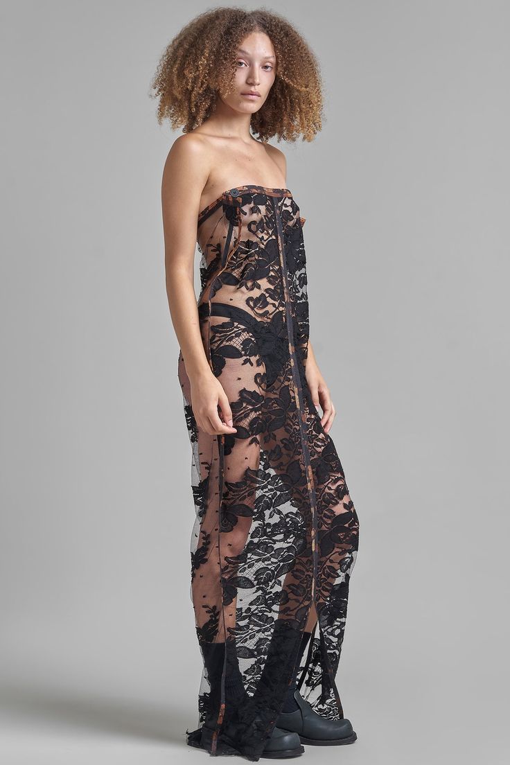 Semi-sheer strapless long dress with bandeau neckline. 80% Cotton 20% Polyamide. LACE BANDEAU DRESS BEIRA SIZE 1 2 3 CHEST 38 - 45 cm14,9 - 17,7 in 40 - 47 cm15,7 - 18,5 in 42 - 49 cm16,5 - 19,2 in HIP 53 cm20,8 in 55 cm21,6 in 57 cm22,4 in BOTTOM WIDTH 50 cm19,6 in 52 cm20,4 in 54 cm21,2 in LENGTH 114 cm44,8 in 114,7 cm45,1 in 115,4 cm45,4 in Bandeau Maxi Dress For Night Out, Strapless Midi Dress For Gala, Sheer Sleeveless Lace Mesh Dress, Sleeveless Sheer Lace Mesh Dress, Sleeveless Sheer Mesh Lace Dress, Chic Lace Summer Tube Top, Chic Lace Tube Top For Summer, Spring Party Bandeau Maxi Dress, Evening Lace Mesh Dress