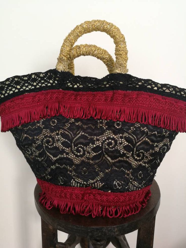 Average measure bag in dwarf palm sewn and decorated by hand in Sicilian style with hand-painted canvas depicting woman face, trimesters, ponpon and brass lions, inner lining with pocket, lock button bell, with 2 handles,aluminum chain strap. Size 37 cm length, 23 cm high and 14 cm wide. Sicilian Fashion, Sicilian Style, Handpainted Bags, Painted Bags, Top Handle Bags, Painted Canvas, Hand Painted Canvas, Medium Bags, Woman Face