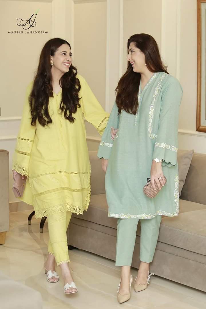 Kurti Design Ideas, Pakistani Kurta Designs, Casual Kurti, Simple Kurta Designs, Pakistani Fashion Casual, Gaun Fashion, Stylish Short Dresses, Dress Idea, Pakistani Dresses Casual