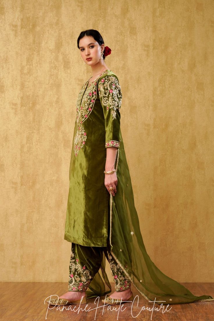 "Stunning Mehendi Green Velvet Punjabi Suit with Resham, Cutdana, and Pearls Embroidery: Perfect Ethnic Wear for Women" This Punjabi suit is an embodiment of elegance and sophistication. The kameez is made of mehendi green velvet fabric and features intricate resham, cutdana, and pearls embroidery work that adds to the overall aesthetic appeal. The embroidery is done by skilled artisans, making each piece unique and special. The salwar is made of the same velvet fabric and complements the kameez Velvet Punjabi Suits, Pink Sharara Suit, Velvet Pakistani Dress, Punjabi Salwar Kameez, Bridal Pakistani, Pearls Embroidery, Pink Sharara, Haldi Ceremony Outfit, Green Velvet Fabric