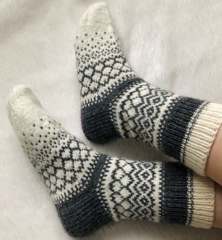 Wool socks. Warm socks. Handknitted unisex socks. FREE SHIPPING. Very cute and soft socks - size 42/43 EU. Great Christmas gift. Socks are knitted from special socks yarn and they will keep your feet warm longer than 1 or 2 seasons. Socks size: 》 EU/42-43 》 US/9 - 9,5 》 UK/8,5 - 9 It's possible to knit these socks in other colour or in different size. Handwash in a lukewarm water. Lay flat to dry. Do not iron! If you have any question, please feel free to ask! Thanks for visiting my little store! Knitted Socks Free Pattern, Gray Socks, Fair Isle Socks, Slippers Socks, Socks Womens, Womens Socks, Handmade Socks, Grey Socks, Knitting Paterns