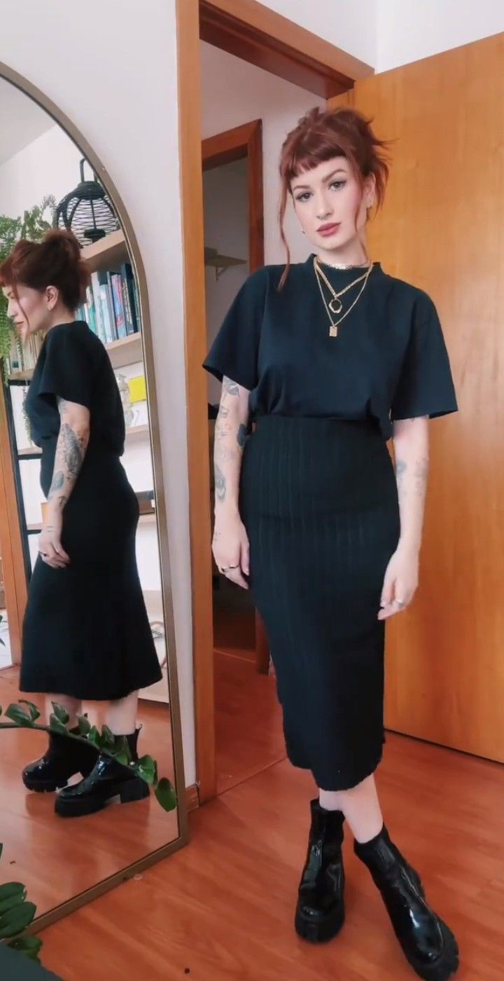 Office Outfits Women Alternative, Gothic Professional Work Outfits, Business Casual Outfits Goth, Corporate Emo Outfits, Business Casual Goth Outfits, Edgy Work Outfits Offices Corporate Goth, Gothic Office Outfit, Adult Goth Fashion, Edgy Business Casual Outfits