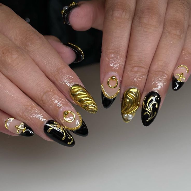 black and gold set 🖤 swipe for the inspo ✧ ✧ ✧ ✧ ✧ #gelnails #nailinspo #nailinspiration #nailart #naildesigns #gelx #gelxnails… | Instagram Korean Gold Nails, Black Gold Chrome Nails, Black And Gold Chrome Nails, Black Chrome Nails, Artsy Nails, Freestyle Nails, Black Gold Nails, Gold Chrome Nails, Black Gel Nails