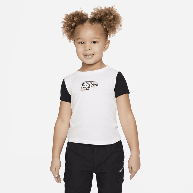 Kiddos can make moves in this soft tee, made of cotton/poly jersey in a classic cut with a tagless crewneck for a comfy feel. Sporty Pre-shrunk T-shirt For Everyday, White Casual Pre-shrunk T-shirt, Casual White Pre-shrunk T-shirt, Sporty Screen Print T-shirt For Everyday, Nike Basic Tops With Letter Print, Casual Nike Crew Neck T-shirt, Basic White Nike Top, Basic Nike Tops With Letter Print, Nike Basic Top With Graphic Print