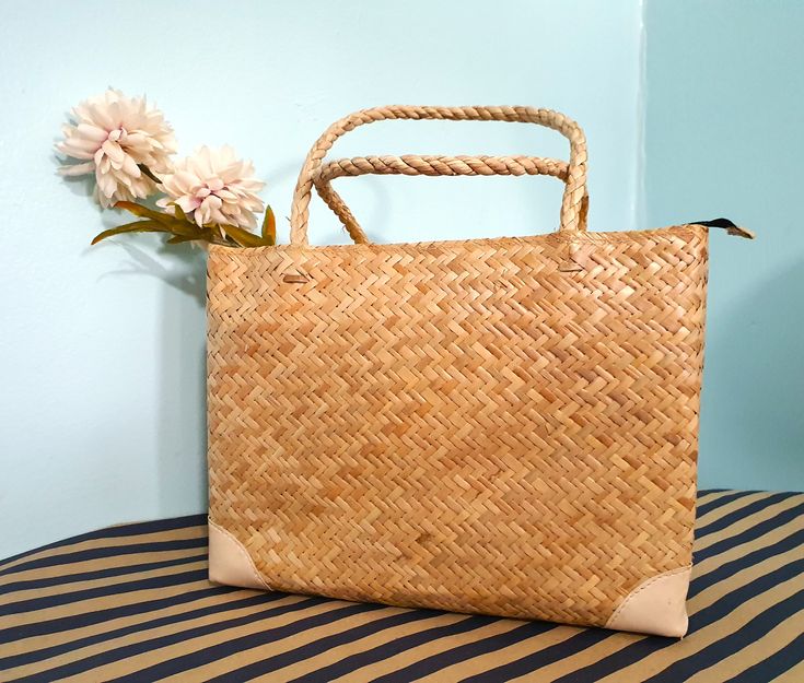 Introducing our Chic Handwoven Thatching Tote Bag, a perfect blend of traditional craftsmanship and modern design.  Each bag is carefully handcrafted from high-quality thatching, offering a unique texture and durable construction that stands the test of time. 🔷️ This tote bag is ideal for those who appreciate the artistry of handwoven accessories.  🔷️ It features a robust design with sturdy handles, making it both stylish and practical for everyday.    🔷️ The neutral tone and classic shape al Traditional Top Handle Woven Bag, Rectangular Travel Bag With Weaving Work, Rectangular Travel Bag With Weaving, Rectangular Woven Travel Bag, Traditional Woven Top Handle Bag, Top Handle Straw Bag As Gift, Top Handle Natural Straw Bag As Gift, Top Handle Straw Bag For Gifts, Top Handle Natural Straw Bag For Gift