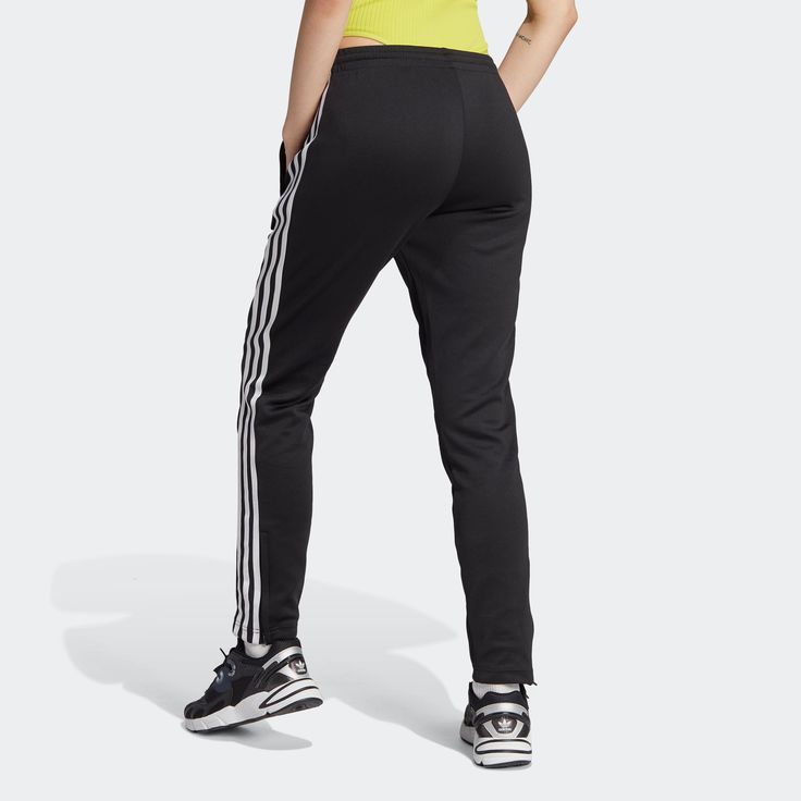 Does the woman in your life stay fit? Does the woman in your family like to lounge around the house in comfortable clothing? With the adidas Superstar womens track pants, the woman on the go and go better, and the woman who simply wants to be comfortable will feel great in her new adidas track pants. Slim fit. Drawcord on elastic waist. Front zip pockets provide storage. Made with Primeblue, a high-performance recycled material. Adidas Adicolor, Pants Adidas, Track Pants Women, Adidas Track Pants, Adidas Track, Women Lifestyle, Tracksuit Bottoms, Adidas Online, Track Jacket