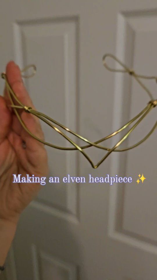 Made an elven circlet for a fantasy shoot ✨️ #fantasy #costume #makingof #headpiece #elf #circlet #jewlery #cosplay | Instagram Elf Warrior Female Costume Diy, Elf Costume Lotr, Diy Elf Ears For Kids, Galadriel Costume Diy, Ren Faire Crown, Diy Elf Crown, Elf Crown Diy, Warrior Elf Costume, Elf Costume Aesthetic