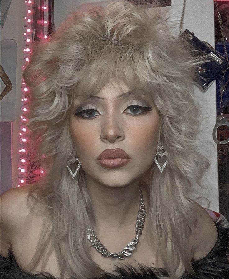 Glam Rock Hairstyles, 80s Rocker Hair, Rocker Makeup, Glam Rock Makeup, 80s Haircuts, 80s Makeup Looks, Man Who Sold The World, 80s Hair Metal, Rock Makeup