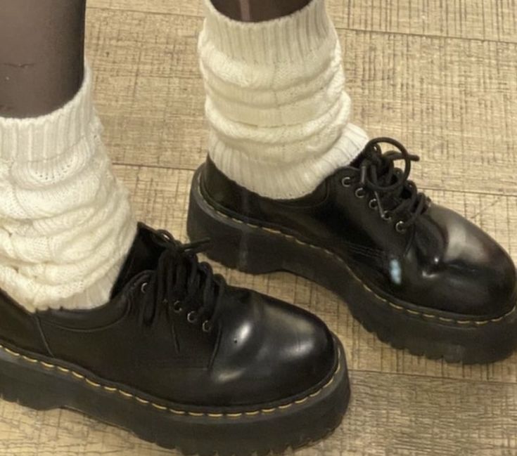 Coquette Doc Martens, Cute Doc Martens, Dr Martens Aesthetic, Doc Martens Aesthetic, Dr Shoes, Shoe Inspo, Downtown Girl, Rory Gilmore, Aesthetic Shoes